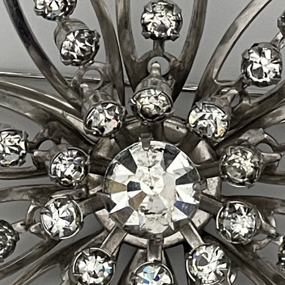Vintage Starburst Rhinestone Brooch Silver Tone Clear Rhinestones - Picture 2 of 9